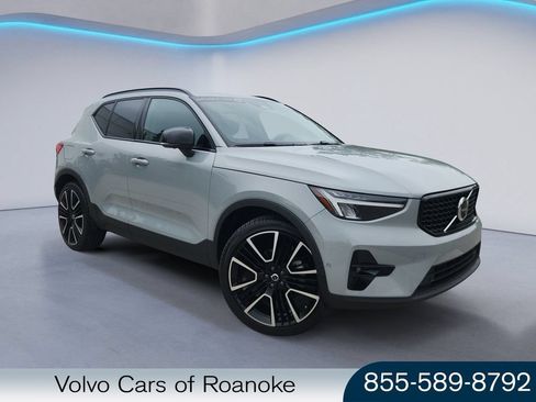 Certified 2025 Volvo XC40 B5 Plus AWD/4WD image 1