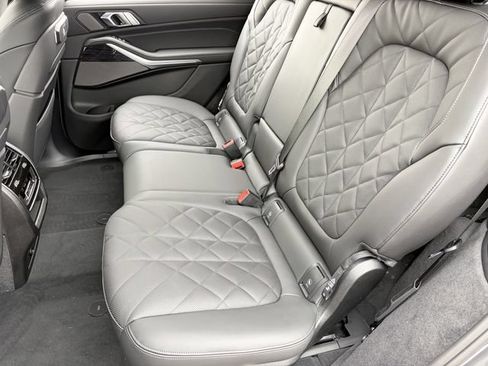 Used 2026 BMW X7 xDrive40i w/ M Sport Package AWD/4WD image 17
