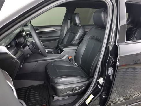 Used 2023 Jeep Grand Cherokee L Overland image 32