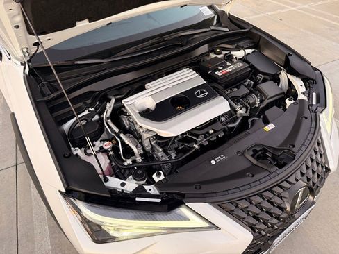 Certified 2022 Lexus UX 200 image 6