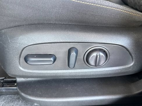 Used 2024 Chevrolet Equinox LT FWD image 19