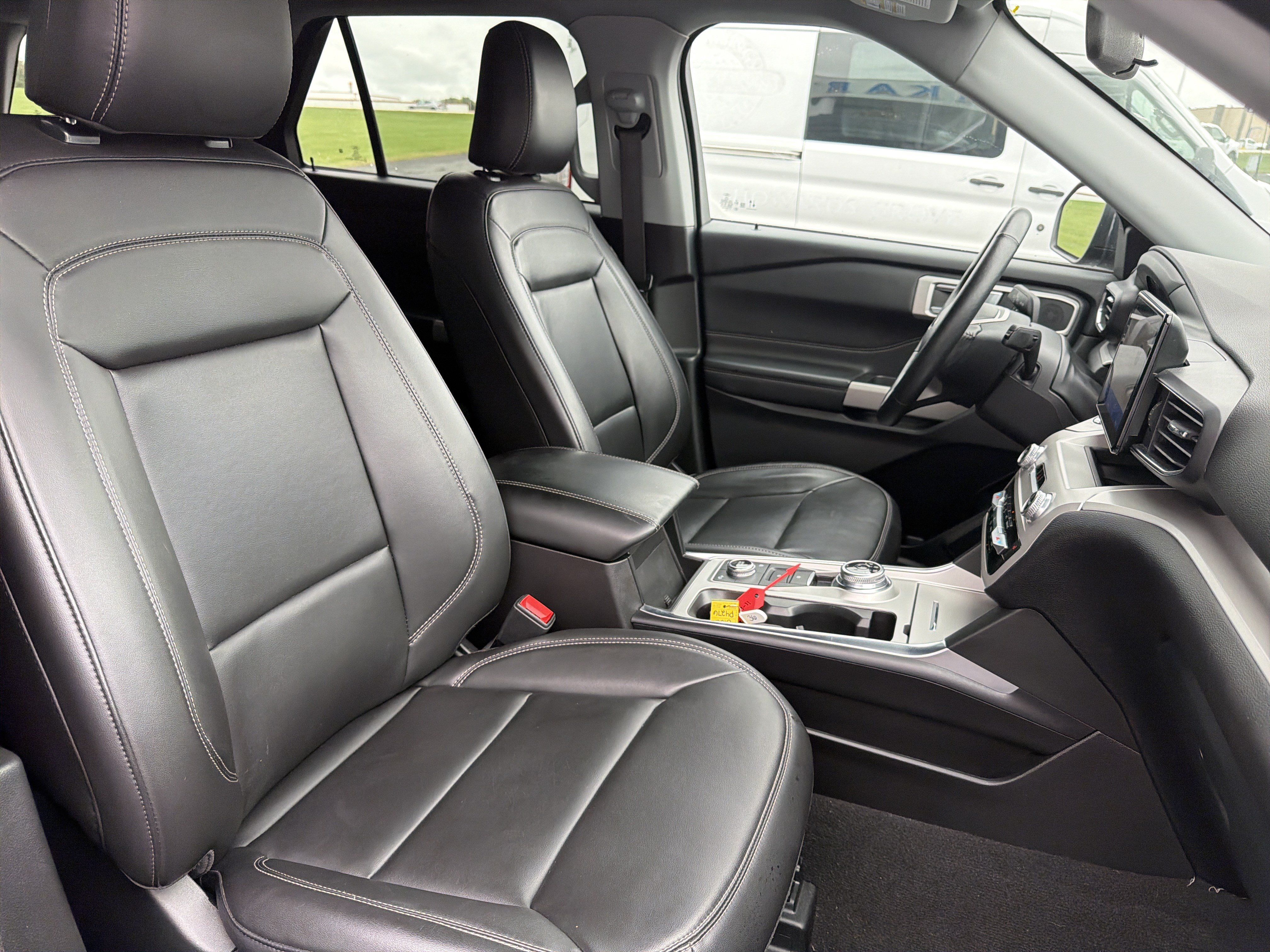 Used 2024 Ford Explorer XLT w/ Equipment Group 202A AWD/4WD image 48