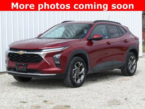 Used 2025 Chevrolet Trax LT w/ LT Convenience Package image 7