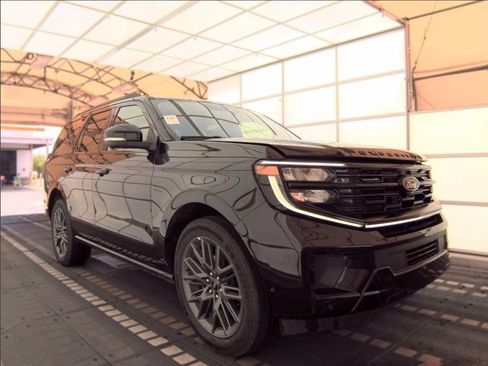 Used 2025 Ford Expedition Platinum w/ Stealth Performance Package AWD/4WD image 4