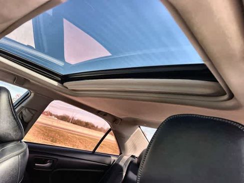 Used 2017 Toyota Camry XLE image 32