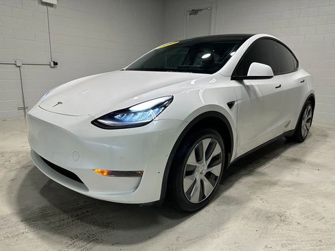 Used 2021 Tesla Model Y Long Range image 18