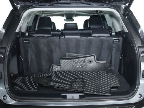 Used 2023 Toyota Highlander Limited image 19