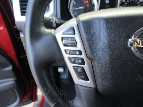 Used 2018 Nissan Titan SV w/ SV Convenience Package image 20