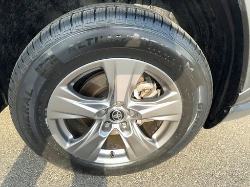Used 2022 Toyota RAV4 XLE image 11