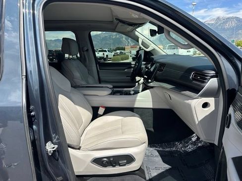 Used 2023 Jeep Wagoneer L Series III w/ Premium Group I AWD/4WD image 32