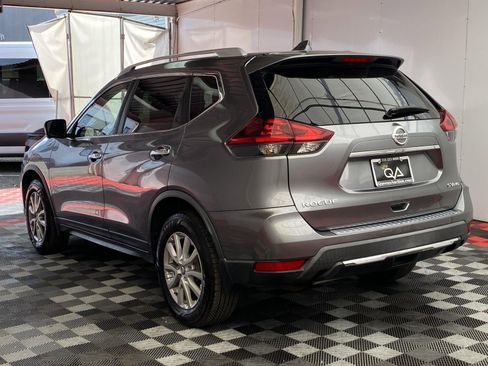 Used 2018 Nissan Rogue SV w/ Premium Package image 4