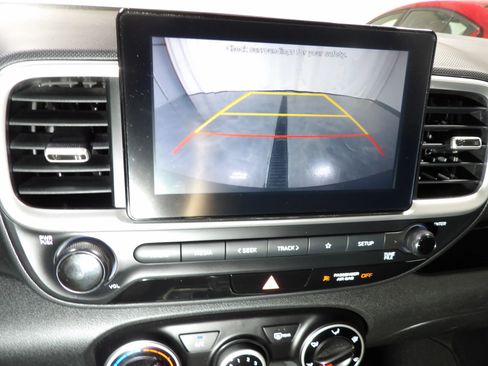 Used 2021 Hyundai Venue SE FWD image 12