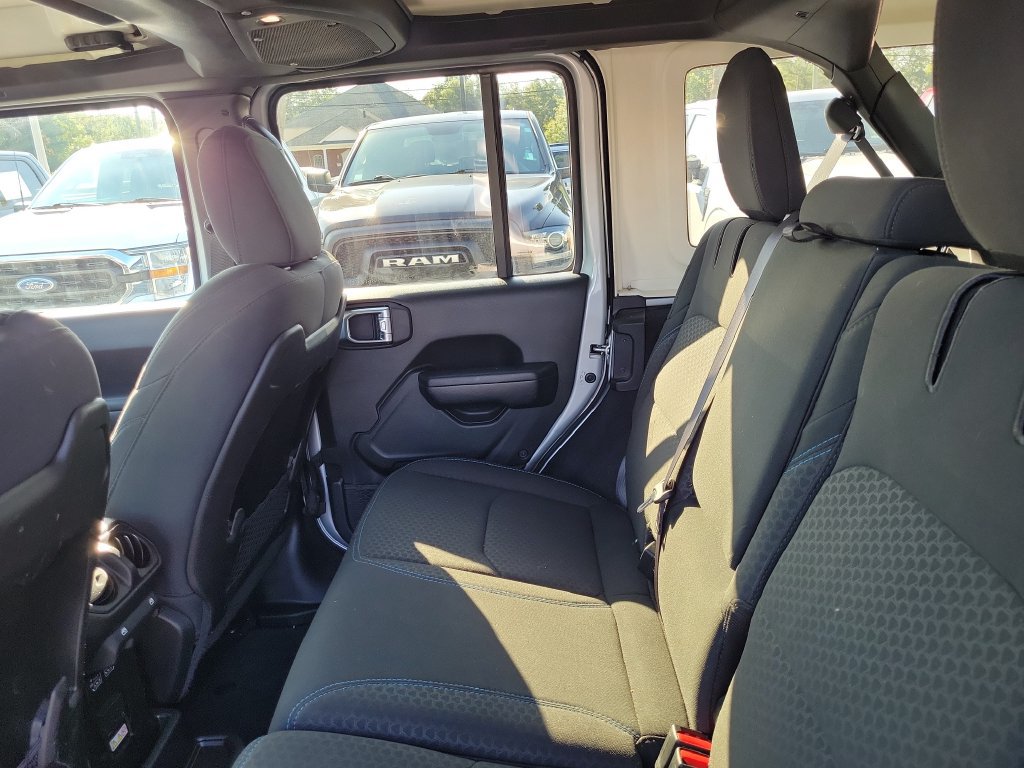 Used 2024 Jeep Wrangler Unlimited Rubicon 4xe AWD/4WD image 19