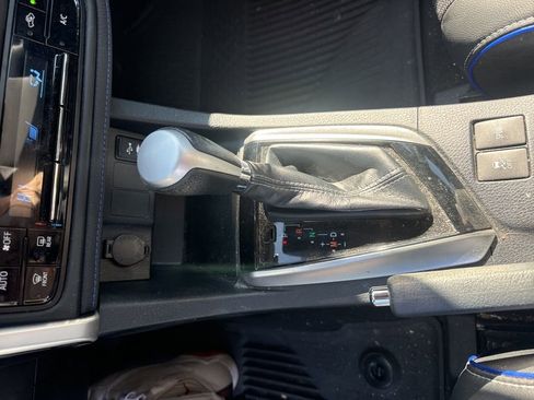 Used 2018 Toyota Corolla SE image 23