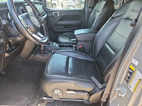 Used 2022 Jeep Wrangler Unlimited Sahara w/ Cold Weather Group AWD/4WD image 18
