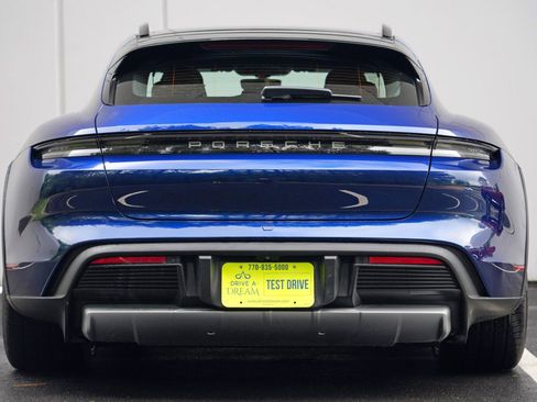 Used 2022 Porsche Taycan 4 Cross Turismo AWD/4WD image 11