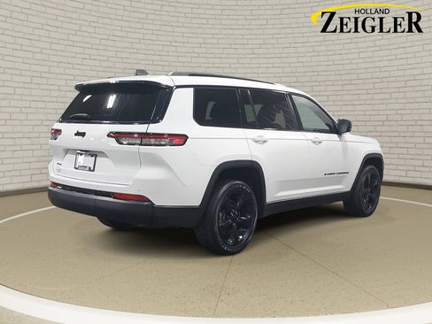 Used 2023 Jeep Grand Cherokee L Laredo AWD/4WD image 5