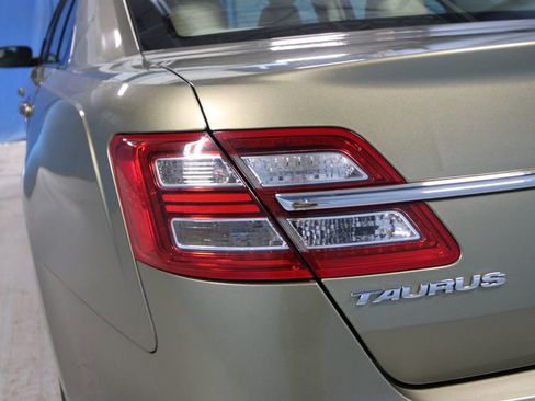 Used 2013 Ford Taurus SEL FWD image 32