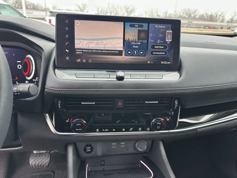 Used 2024 Nissan Rogue SL image 18