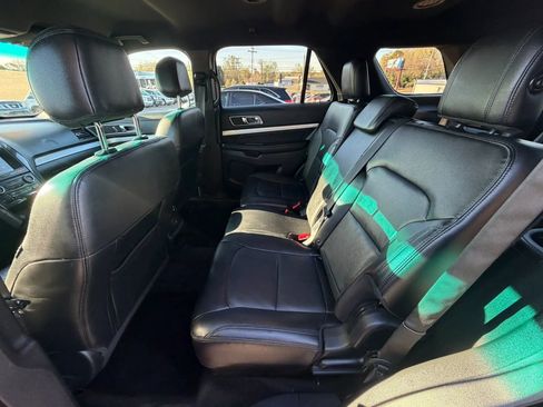 Used 2016 Ford Explorer XLT w/ Equipment Group 202A FWD image 16