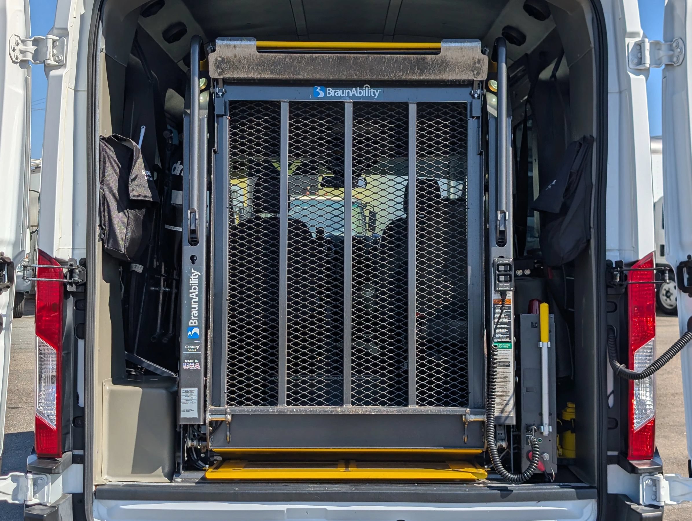 Used 2019 Ford Transit 150 130 Medium Roof RWD image 15