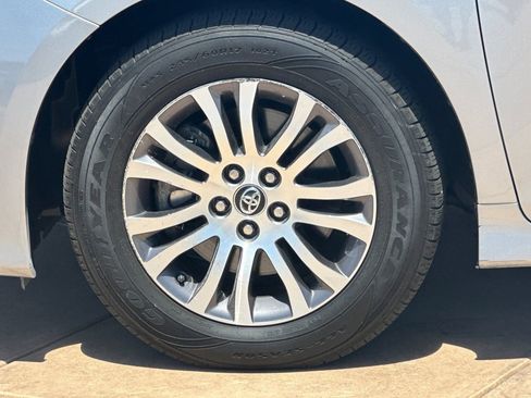 Certified 2018 Toyota Sienna XLE w/ XLE Navigation Package FWD image 33