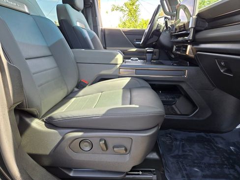 Used 2024 GMC Hummer EV 2X w/ Extreme Off-Road Package AWD/4WD image 15