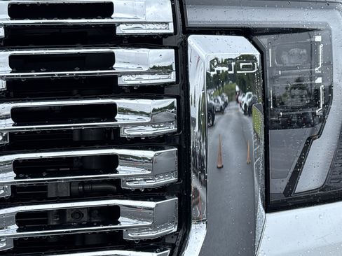 Used 2024 GMC Sierra 2500 Denali w/ Denali Reserve Package AWD/4WD image 6