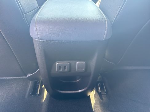 Used 2018 Chevrolet Colorado Z71 AWD/4WD image 32