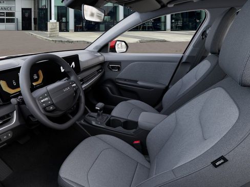 New 2025 Kia K4 LXS image 18