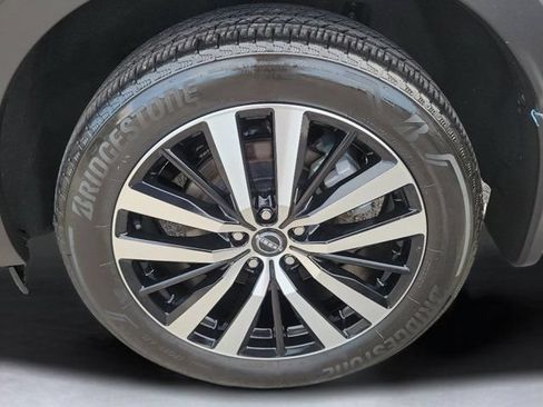 Used 2024 Nissan Pathfinder Platinum w/ Black Appearance Package FWD image 9