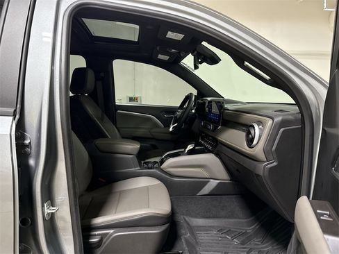 Used 2025 Chevrolet Colorado ZR2 w/ Technology Package image 23