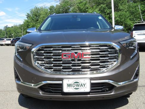 Used 2019 GMC Terrain Denali w/ Advanced Safety Package FWD image 2