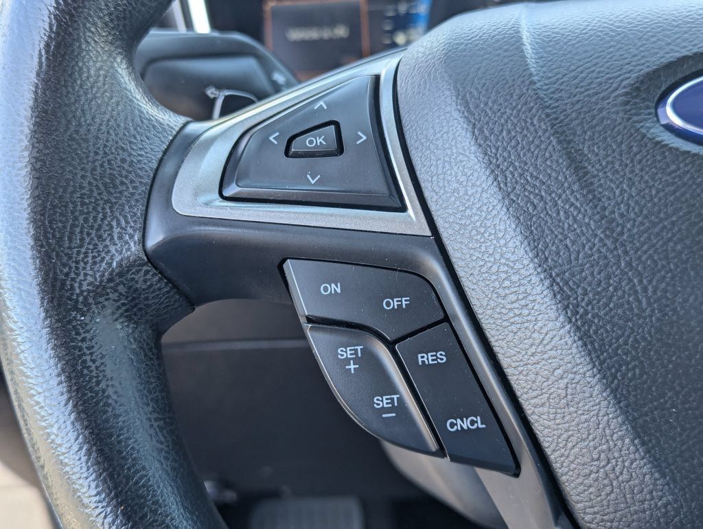 Used 2017 Ford Fusion SE w/ Fusion SE Technology Package FWD image 19