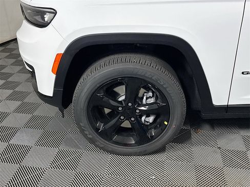 Used 2025 Jeep Grand Cherokee L Altitude image 29