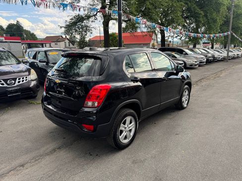 Used 2018 Chevrolet Trax LS w/ LPO, Cargo Package AWD/4WD image 5