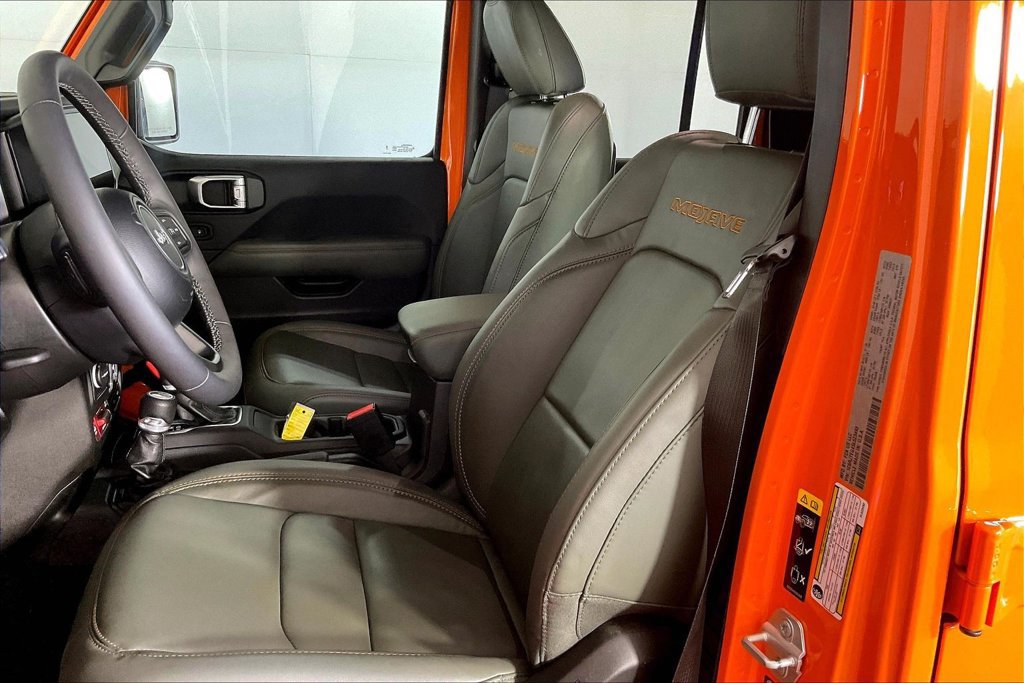 Used 2025 Jeep Gladiator Mojave AWD/4WD image 32