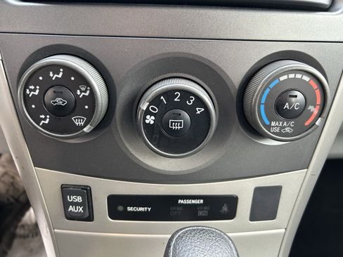 Used 2013 Toyota Corolla LE image 26