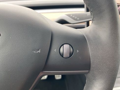 Used 2023 Tesla Model Y Performance image 25