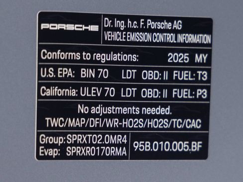 Used 2025 Porsche Macan image 37