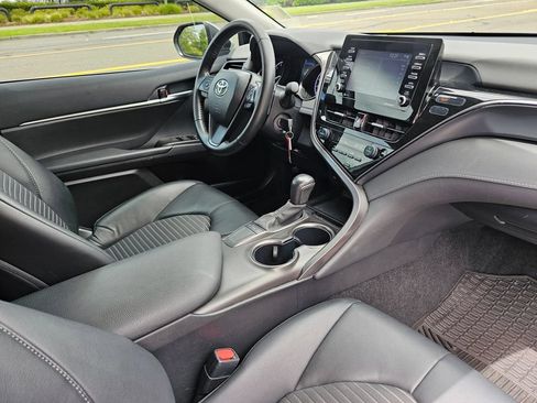 Used 2024 Toyota Camry SE FWD image 8