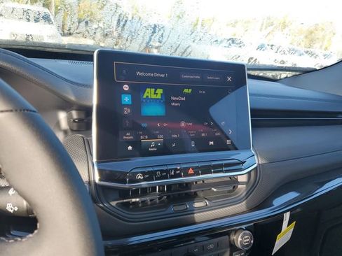 New 2026 Jeep Compass Latitude image 9