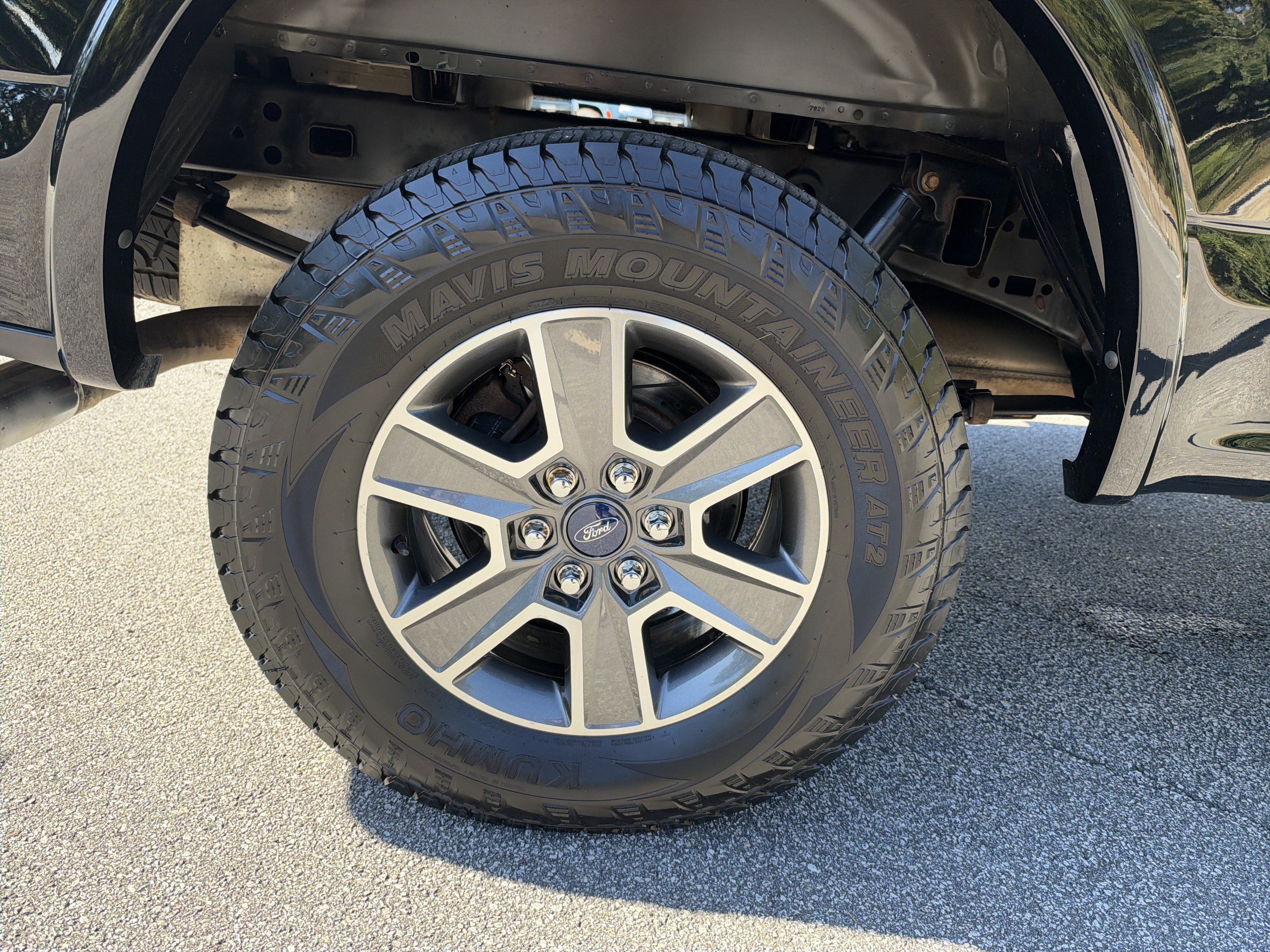Used 2017 Ford F150 XLT w/ Equipment Group 302A Luxury AWD/4WD image 28