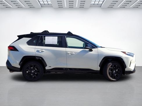 Used 2022 Toyota RAV4 XSE AWD/4WD image 11