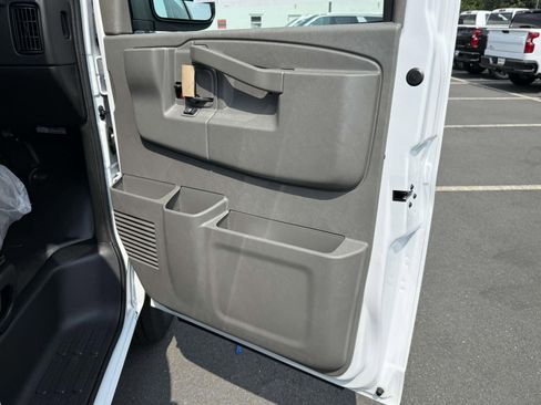 New 2025 Chevrolet Express 3500 Extended image 23