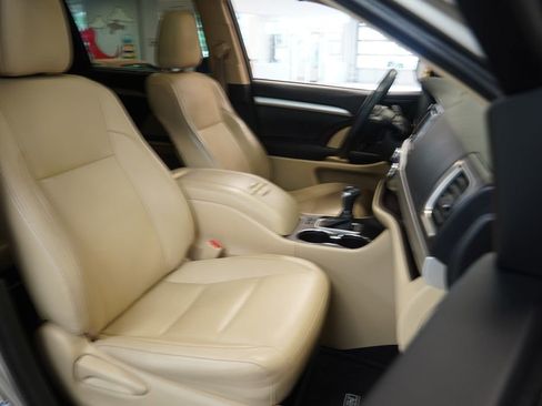 Used 2015 Toyota Highlander XLE AWD/4WD image 37