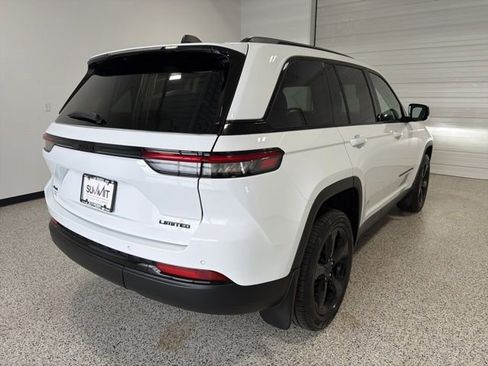 Used 2023 Jeep Grand Cherokee Limited w/ Black Appearance Package AWD/4WD image 3