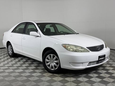 Used 2006 Toyota Camry LE image 2