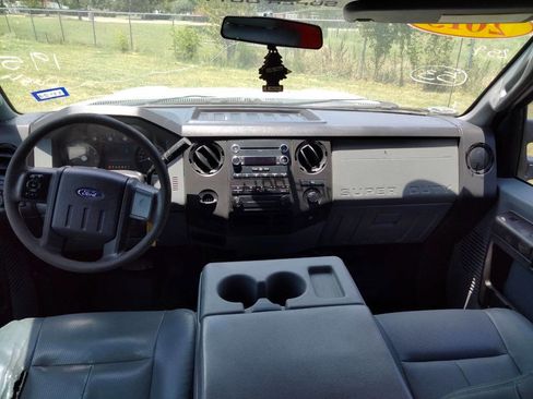 Used 2015 Ford F250 XL w/ Power Equipment Group image 19