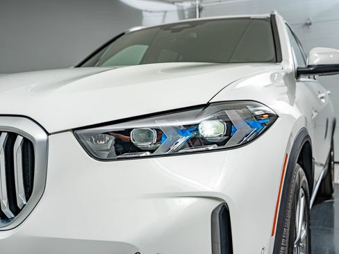 New 2026 BMW X5 xDrive40i w/ Climate Comfort Package AWD/4WD image 13